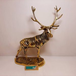 مجسمه گوزن برنجی بزرگ